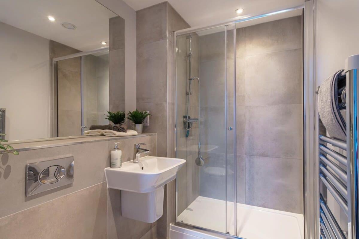 Fantastic 3 Bedroom Manchester Apartment Экстерьер фото