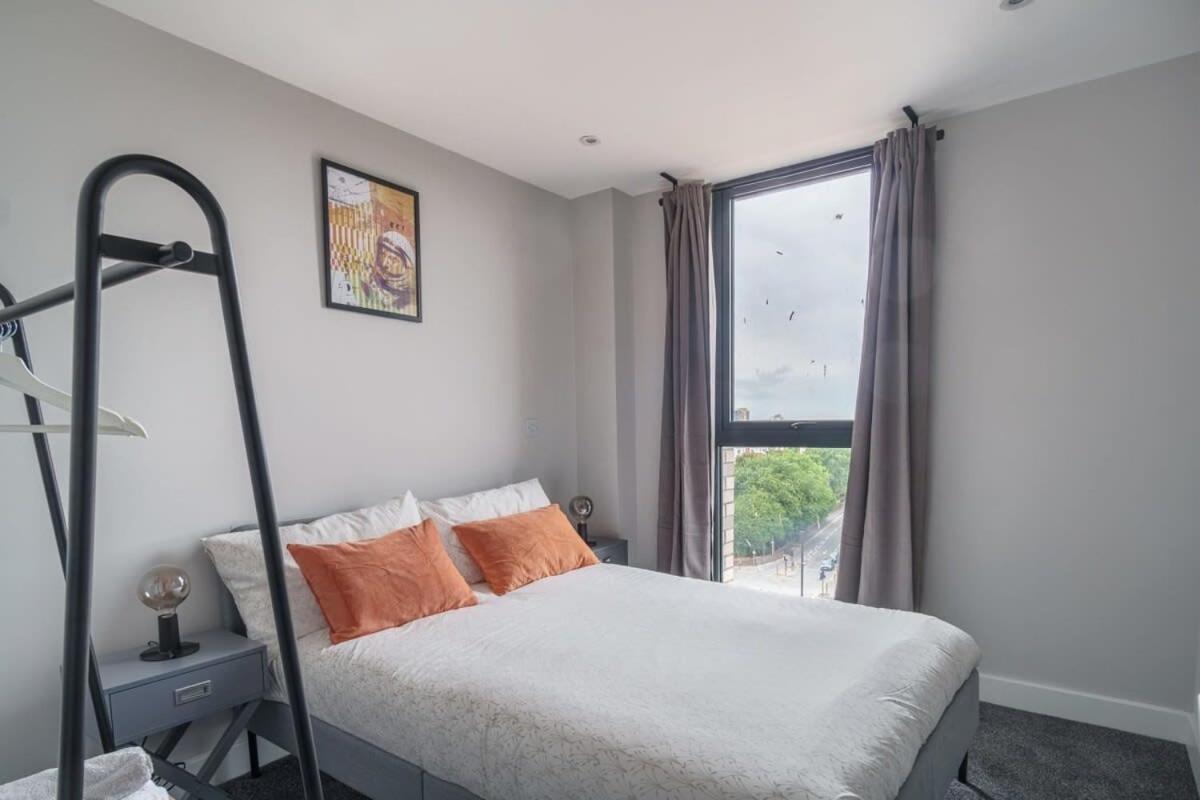 Fantastic 3 Bedroom Manchester Apartment Экстерьер фото
